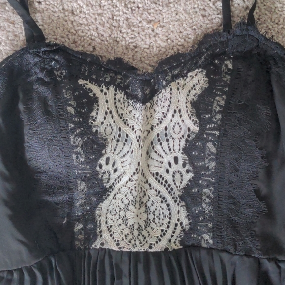 Lily Rose Spaghetti Strap Dress - Picture 2 of 2